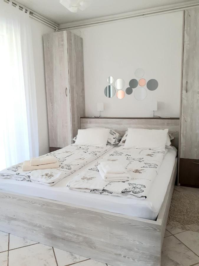 PUY Apartment Steblaj מראה חיצוני תמונה