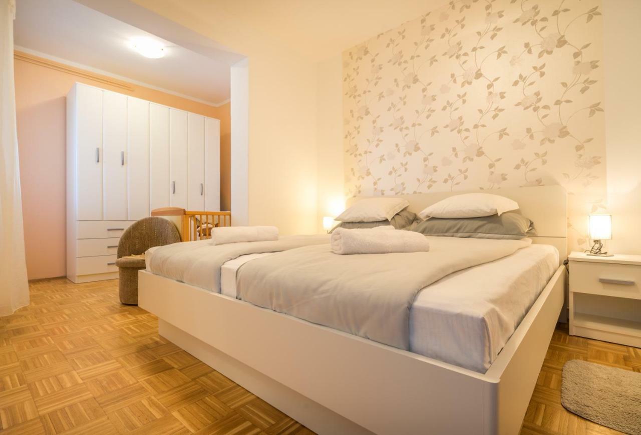 PUY Apartment Steblaj מראה חיצוני תמונה